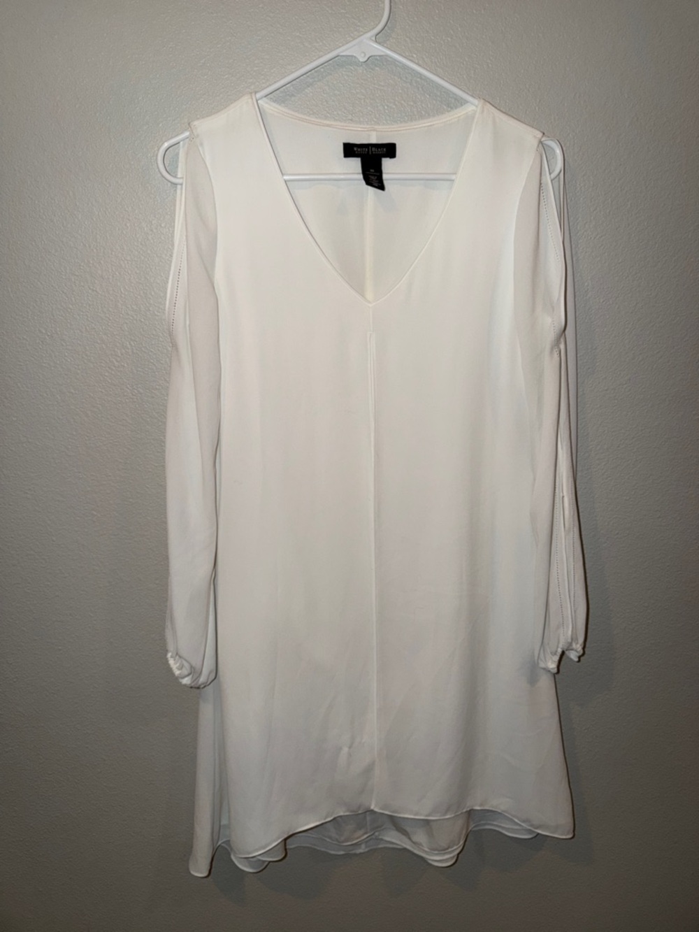 White House Black Market Cream V-Neck Tunic Top